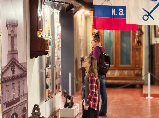 Музей заводов Ижоры представил уникальную выставку, приуроченную 80-летию Победы в Великой Отечественной войне